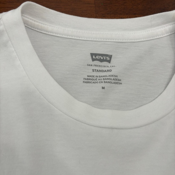 Levi’s Graphic Tee - Picture 5 of 7